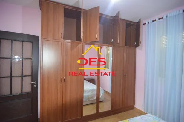 Vlore, jepet me qera apartament 1+1+Ballkon Kati 3, 70 m² 300 € (Rruga Murat Tërbaçi)