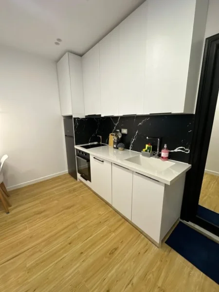 Tirane, jepet me qera apartament 2+1 Kati 2, 100 m² 650 € (LIQENI THATE)