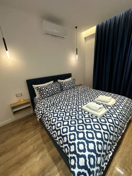 Tirane, jepet me qera apartament 2+1 Kati 2, 100 m² 650 € (LIQENI THATE)