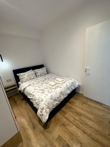 Tirane, jepet me qera apartament 2+1 Kati 2, 100 m² 650 € (LIQENI THATE)