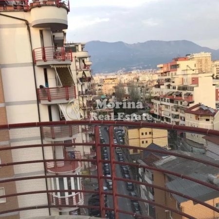 Tirane, jepet me qera apartament 3+1+Ballkon Kati 8, 120 m² 900 € (Don Bosko)