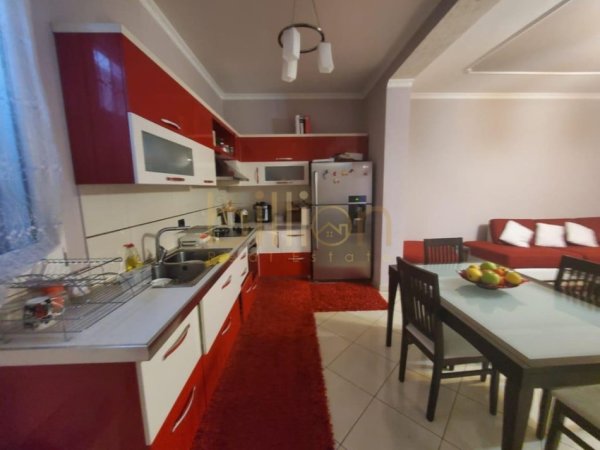 Tirane, jepet me qera 2 Katshe , 800 m² 1.000 € (Sauk)