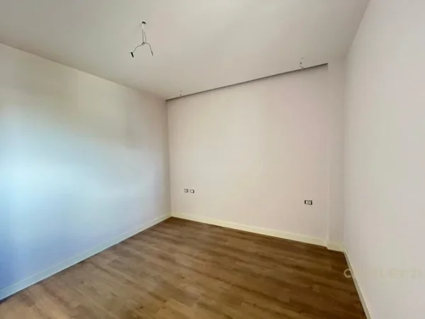 Tirane, shitet apartament 2+1 Kati 4, 96 m² 273.000 € (Shkolla e Kuqe)