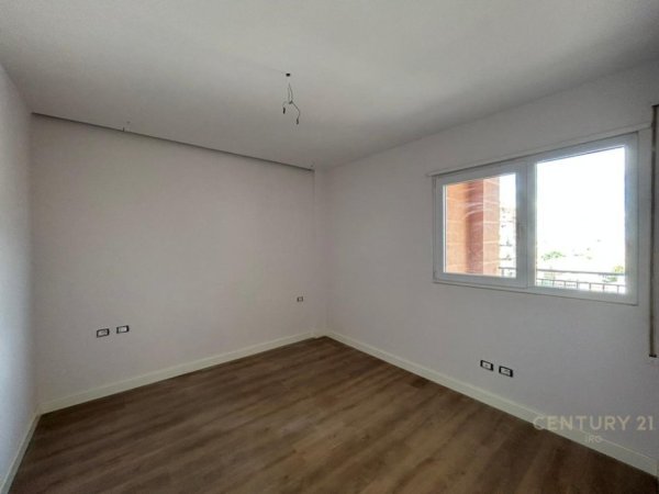 Tirane, shitet apartament 2+1 Kati 4, 96 m² 273.000 € (Shkolla e Kuqe)