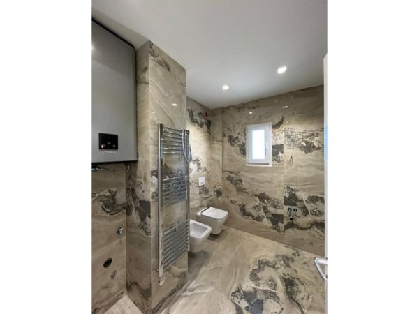 Tirane, shitet apartament 2+1 Kati 4, 96 m² 273.000 € (Shkolla e Kuqe)