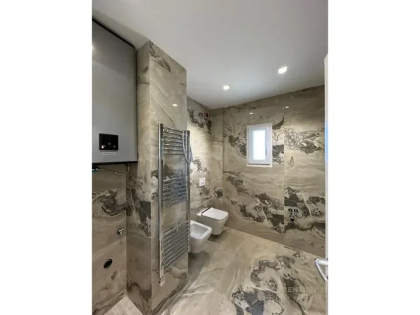 Tirane, shitet apartament 2+1 Kati 4, 96 m² 273.000 € (Shkolla e Kuqe)