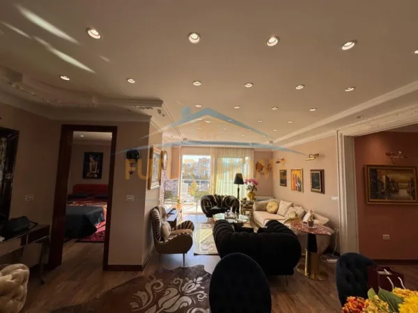 Tirane, jepet apartament me qera 2+1+2 Bllok, Tiranë