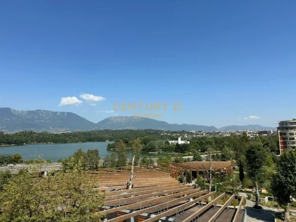 Tirane, jepet me qera apartament 2+1 Kati 4, 115 m² 1.000 € (Kopshti Botanik)