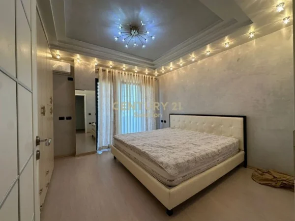 Tirane, jepet me qera apartament 2+1 Kati 4, 115 m² 1.000 € (Kopshti Botanik)