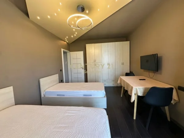 Tirane, jepet me qera apartament 2+1 Kati 4, 115 m² 1.000 € (Kopshti Botanik)