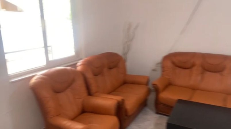 Tirane, jepet me qera apartament 2+1+Ballkon Kati 1, 100 m² 500 € (ASTIR)