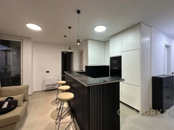 Tirane, jepet me qera apartament 2+1+Aneks+Ballkon Kati 1, 99 m² 1.350 € (Liqeni i thate)