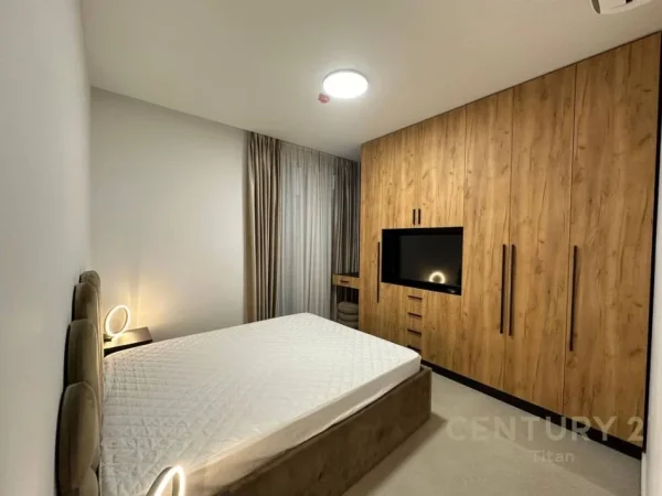 Tirane, jepet me qera apartament 2+1+Aneks+Ballkon Kati 1, 99 m² 1.350 € (Liqeni i thate)