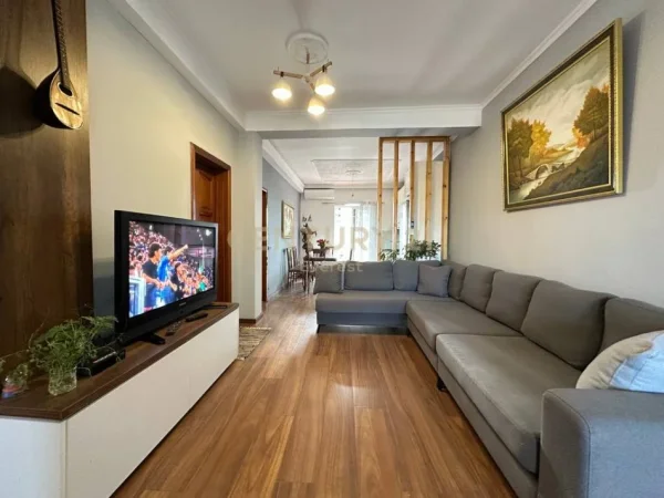 Tirane, jepet me qera apartament 2+1 Kati 2, 115 m² 550 € (5. Maji)