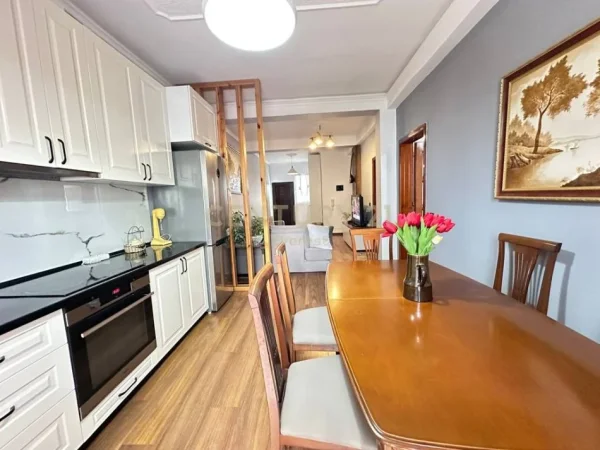 Tirane, jepet me qera apartament 2+1 Kati 2, 115 m² 550 € (5. Maji)
