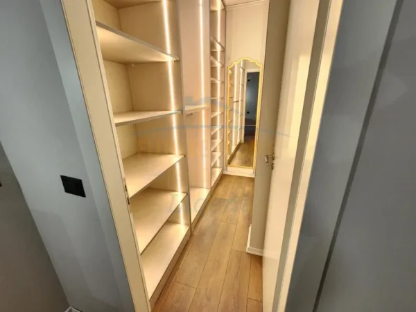 Tirane, jepet me qera apartament 1+1 Kati 5, 69 m² 700 € (LIQENI I THATE)