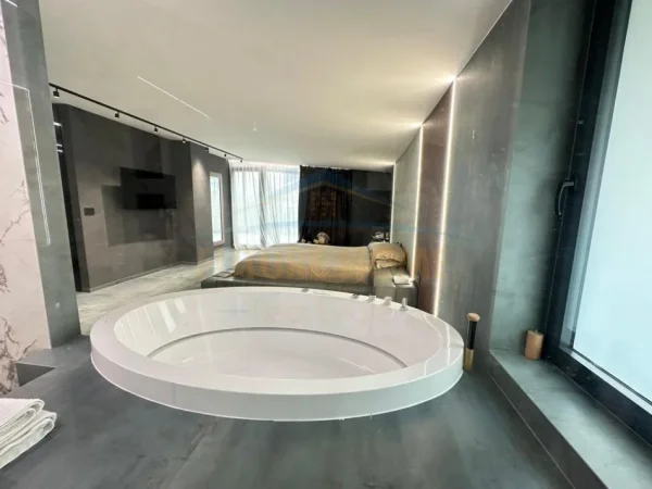 Tirane, shitet apartament 3+1+3 Kati 6, 390 m² 850.000 € (liqeni i thate)