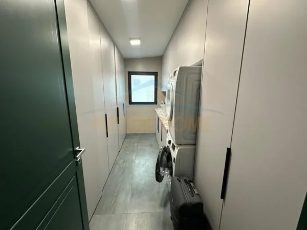 Tirane, shitet apartament 3+1+3 Kati 6, 390 m² 850.000 € (liqeni i thate)