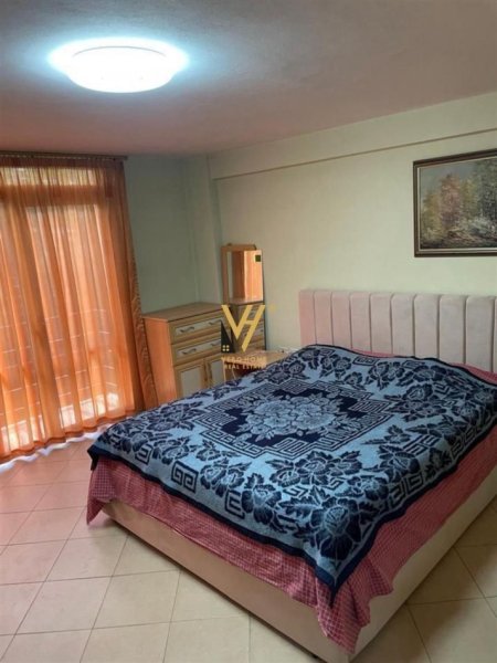 Tirane, jepet me qera apartament 2+1+Ballkon Kati 2, 102 m² 600 € (SHKOLLA E KUQE)