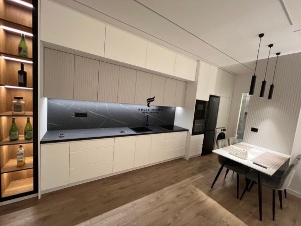 Tirane, jepet me qera apartament 2+1 Kati 1, 100 m² 800 € (LIQENII FARKES)