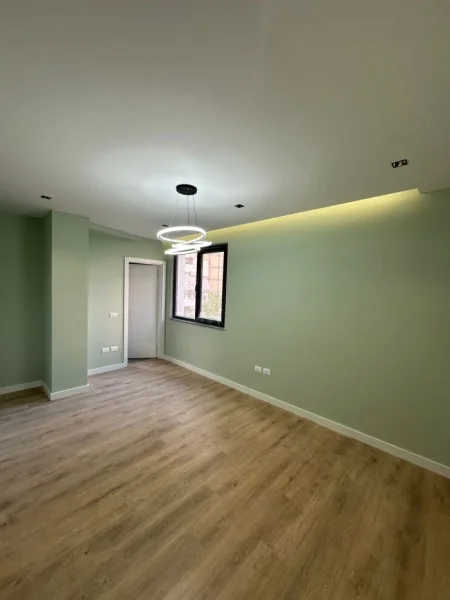 Tirane, shitet apartament 3+1 Kati 4, 132 m² 200.000 € (Astir)