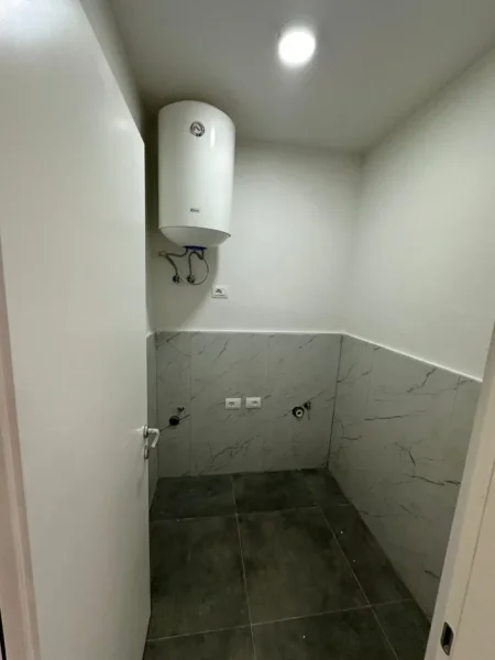 Tirane, shitet apartament 3+1 Kati 4, 132 m² 200.000 € (Astir)