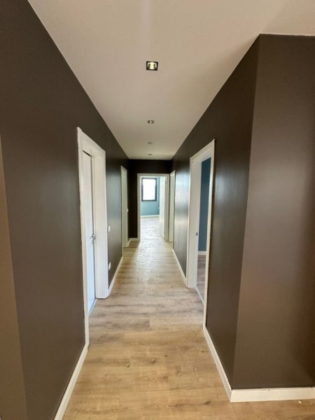 Tirane, shitet apartament 3+1 Kati 4, 132 m² 200.000 € (Astir)