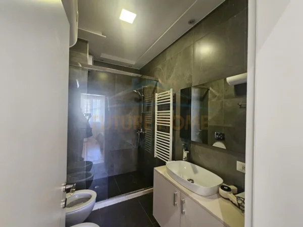 Tirane, jepet me qera apartament 2+1 Kati 5, 119 m² 1.200 € (Rruga George Bush , Toptani)