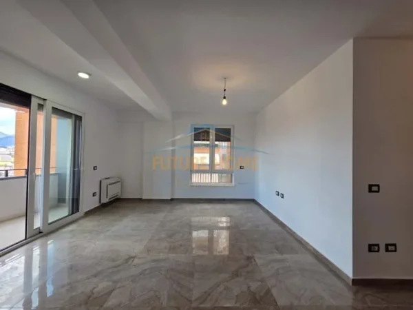Tirane, jepet me qera zyre Kati 6, 94 m² 1.000 € (MYSLYM SHYRI)