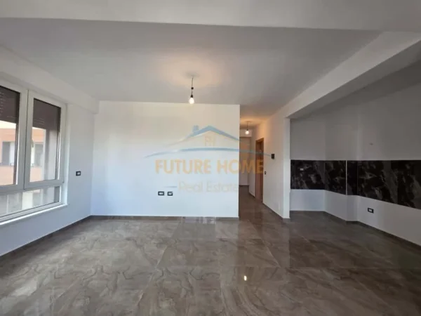 Tirane, jepet me qera zyre Kati 6, 94 m² 1.000 € (MYSLYM SHYRI)