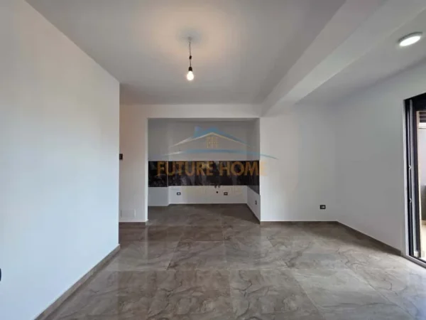 Tirane, jepet me qera zyre Kati 6, 94 m² 1.000 € (MYSLYM SHYRI)