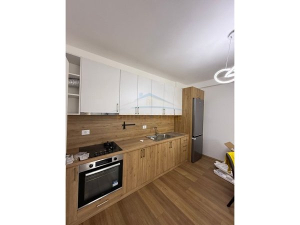 Tirane, jepet me qera apartament 2+1 Kati 4, 108 m² 600 € (Astir , Vila L)