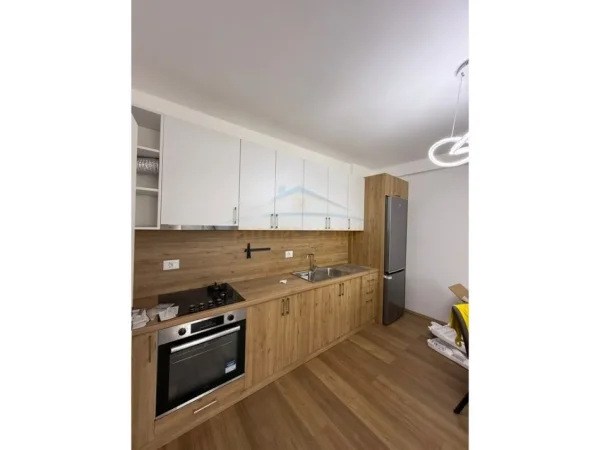 Tirane, jepet me qera apartament 2+1 Kati 4, 108 m² 600 € (Astir , Vila L)