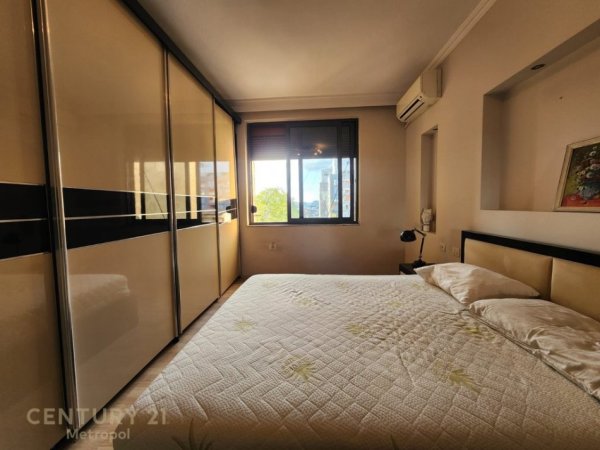 Tirane, jepet me qera apartament 2+1 Kati 8, 120 m² 750 € (Rr. Muhamed Gjollesha)