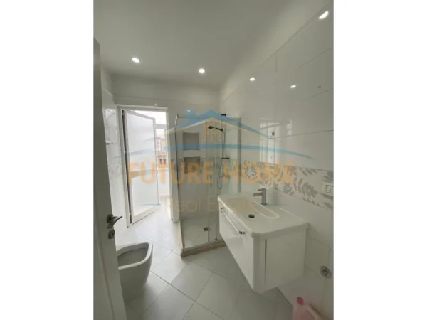 Tirane, jepet me qera ambjent biznesi Kati 4, 120 m² 1.400 € (Sheshi Willson)