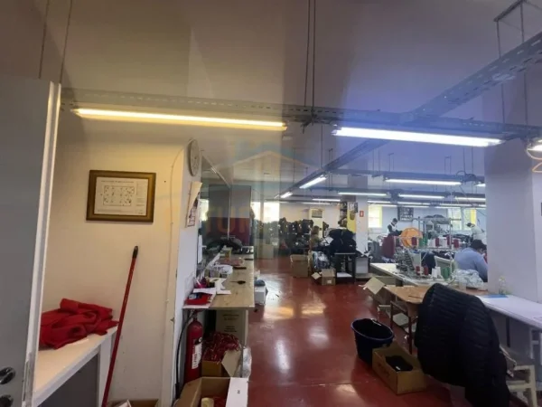 Tirane, shitet ambjent biznesi , 300 m² 360.000 € 