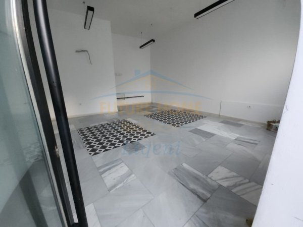 Tirane, jepet me qera ambjent biznesi Kati 0, 48 m² 450 € (KODRA E DIELLIT 2)