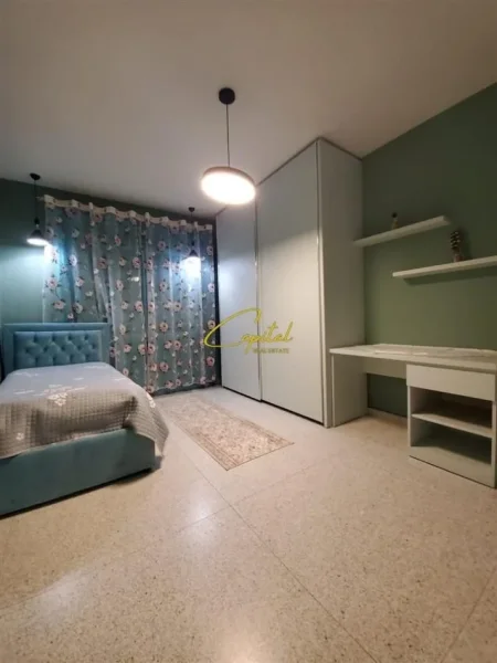Tirane, jepet me qera apartament 2+1 Kati 1, 100 m² 800 € (RRUGA E DIBRES)