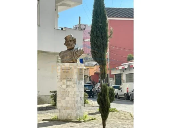 Tirane, shitet Vile , 748 m² 1.650.000 € 