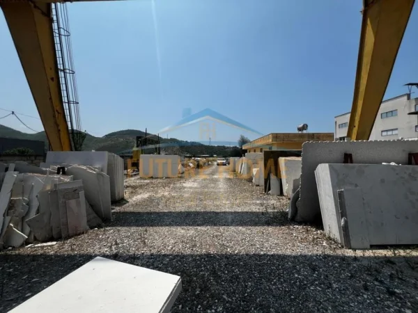 Tirane, shitet truall , 2.095 m² 800.000 € (Vaqarr)