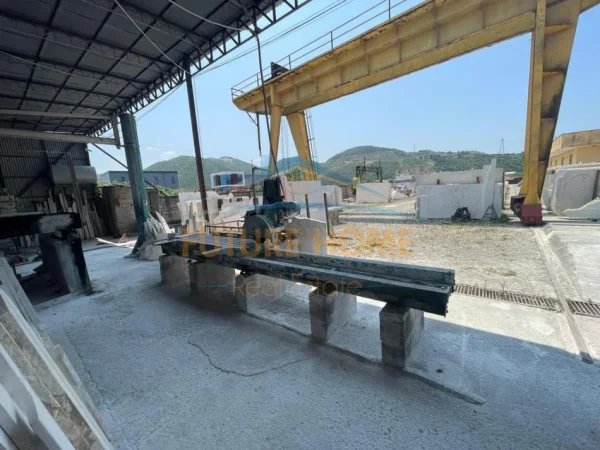 Tirane, shitet truall , 2.095 m² 800.000 € (Vaqarr)