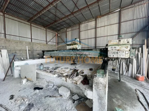 Tirane, shitet truall , 2.095 m² 800.000 € (Vaqarr)