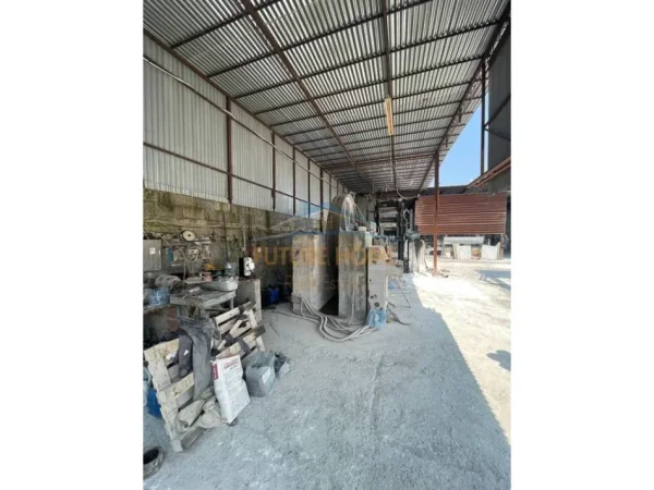 Tirane, shitet truall , 2.095 m² 800.000 € (Vaqarr)