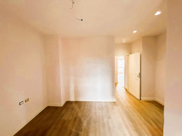 Tirane, shitet apartament 2+1 Kati 4, 96 m² 273.000 € (SHKOLLA E KUQE)