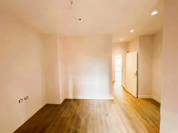 Tirane, shitet apartament 2+1 Kati 4, 96 m² 273.000 € (SHKOLLA E KUQE)