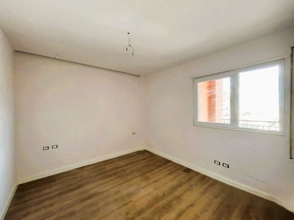 Tirane, shitet apartament 2+1 Kati 4, 96 m² 273.000 € (SHKOLLA E KUQE)