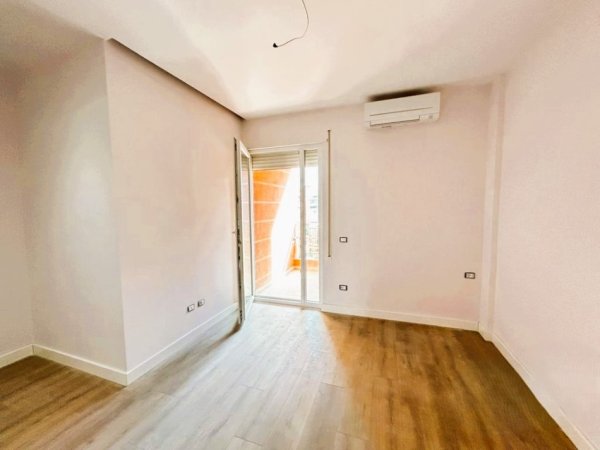 Tirane, shitet apartament 2+1 Kati 4, 96 m² 273.000 € (SHKOLLA E KUQE)