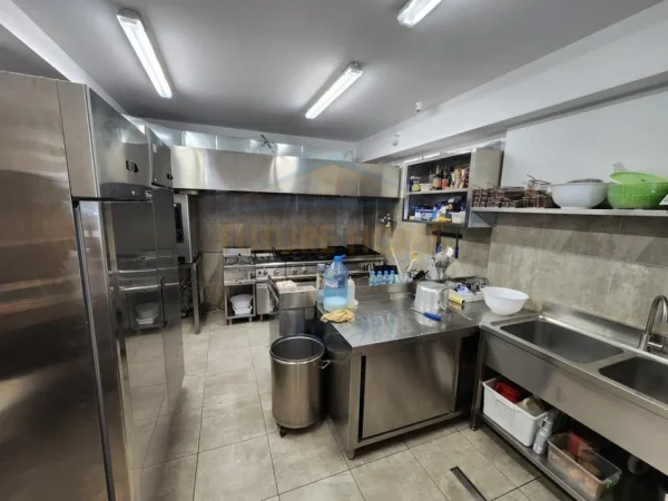 Tirane, shitet bar-resorant Kati 0, 110 m² 290.000 € 