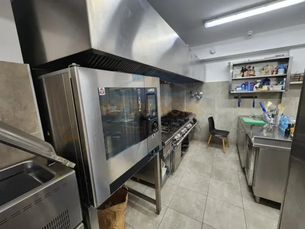 Tirane, shitet bar-resorant Kati 0, 110 m² 290.000 € 