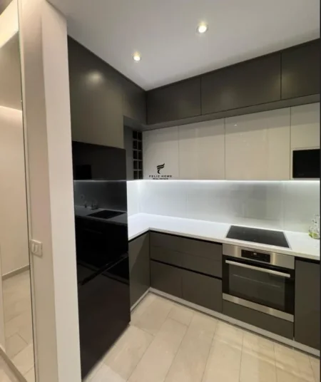 Tirane, jepet me qera apartament 2+1 Kati 2, 110 m² 750 € (ALI DEMI)